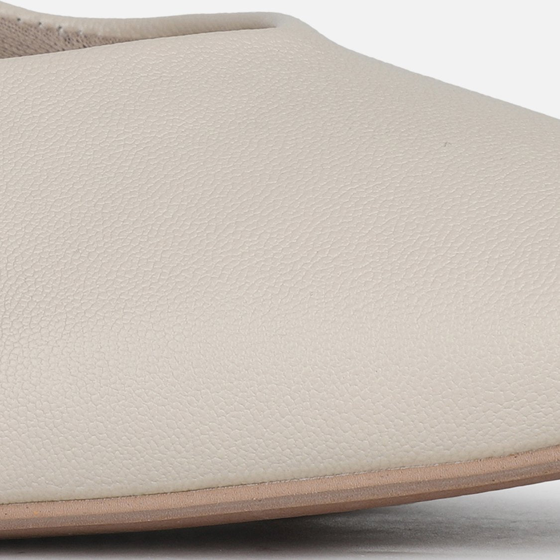 INC.5 Textured Pumps