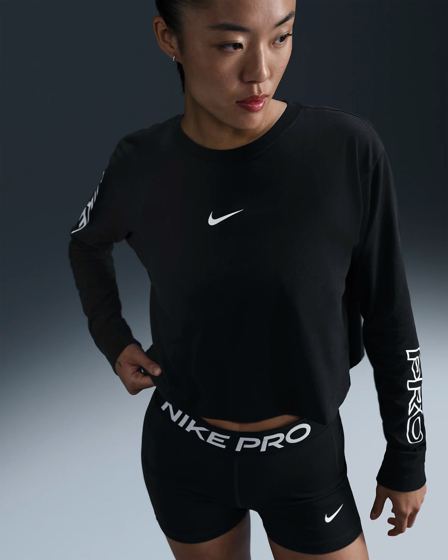 Nike Pro Women's Dri-FIT Long-Sleeve Cropped T-Shirt